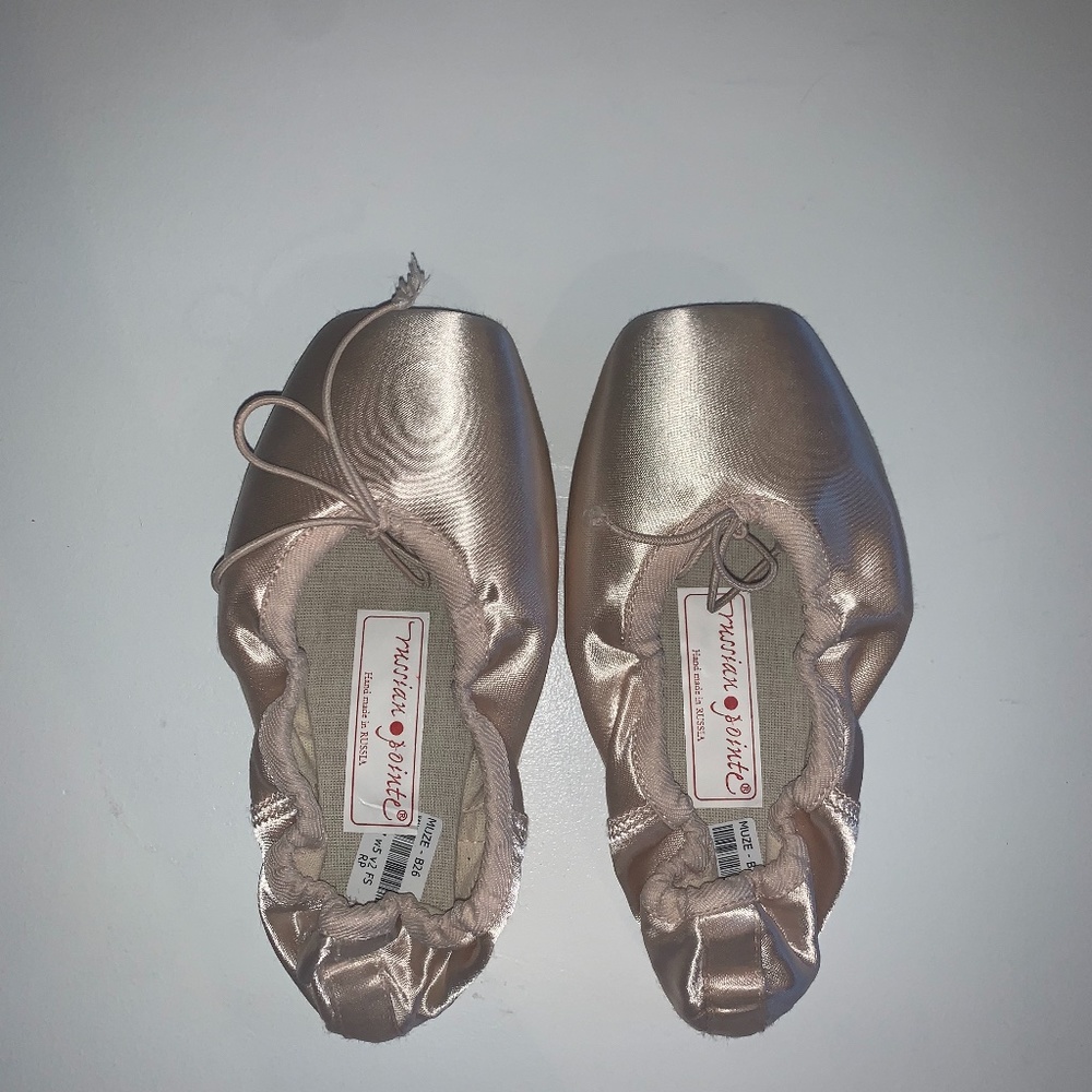 Russian Pointe Ballet Pointe Shoes (Size 37/7.5/8)